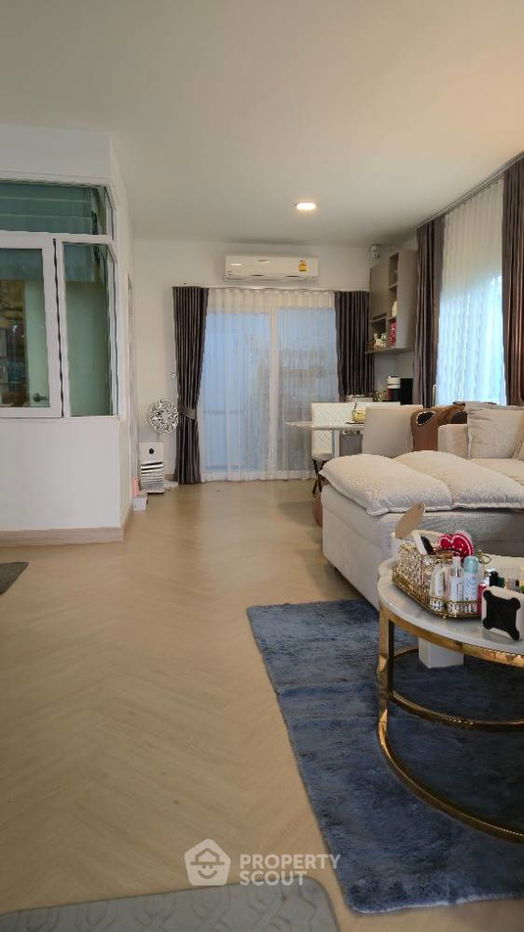 รูป ทาวน์เฮาท์ 4-ห้องนอน ใน สีกัน (ID 2051721) - รูปที่ 11/14