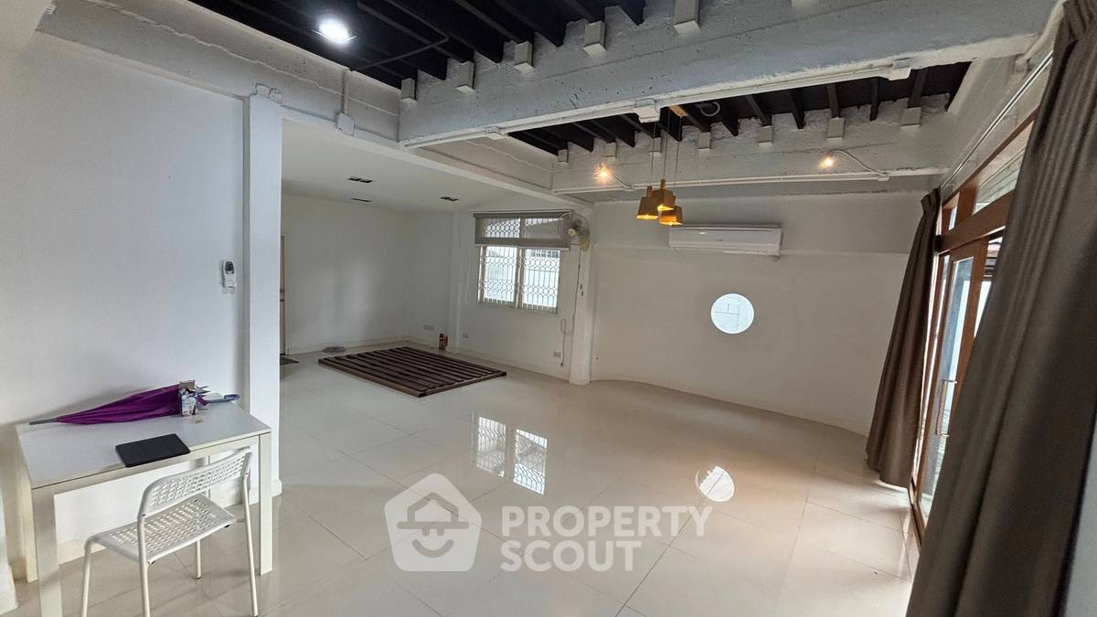 รูป บ้าน 5-ห้องนอน ที่ หมู่บ้านอมรพันธ์ 9 ใน ลาดพร้าว (ID 2126766) - รูปที่ 8/19