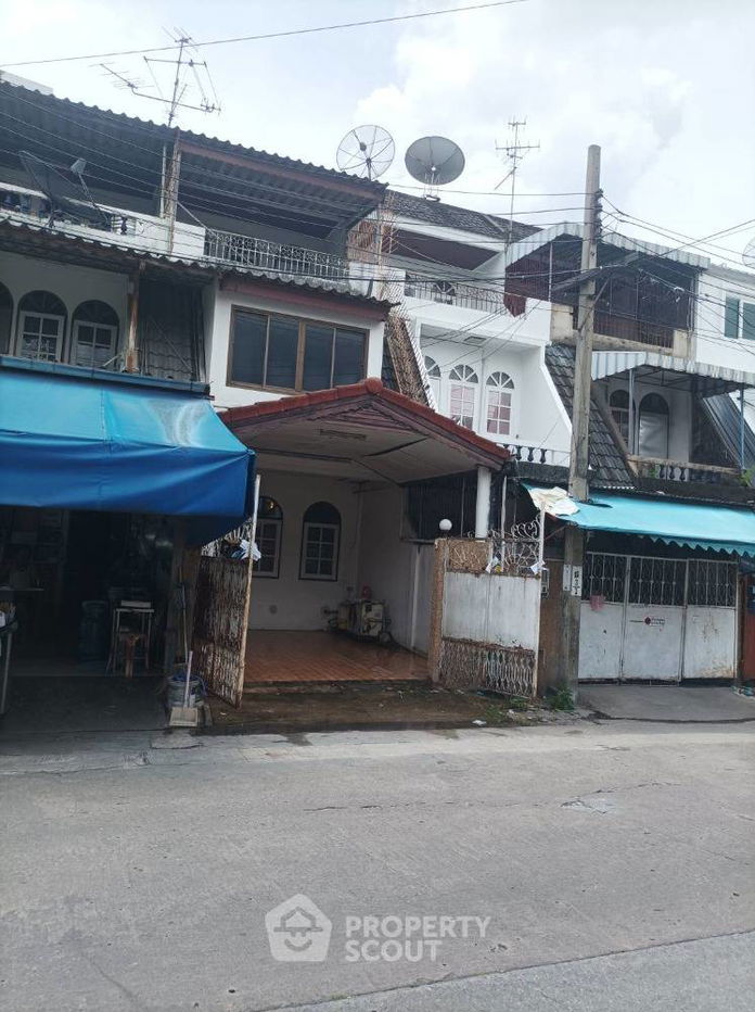 รูป ทาวน์เฮาท์ 2-ห้องนอน ใน ตลิ่งชัน (ID 2042647) - รูปที่ 1/8