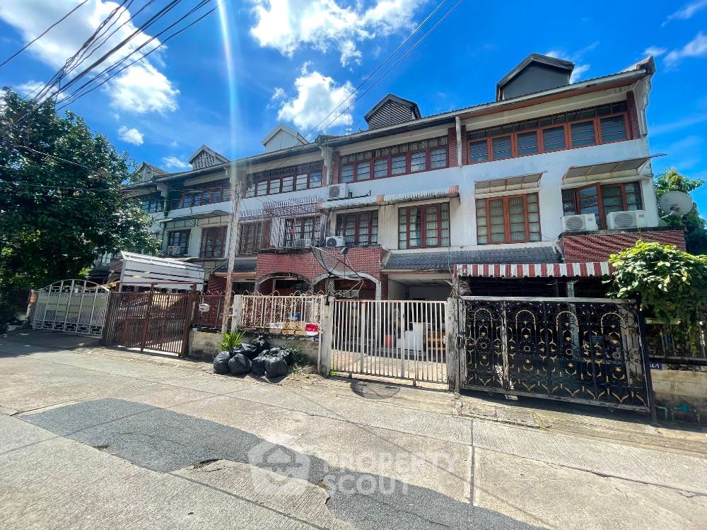 รูป ทาวน์เฮาท์ 4-ห้องนอน ใกล้ BTS รัชโยธิน (ID 2016734) - รูปที่ 2/15