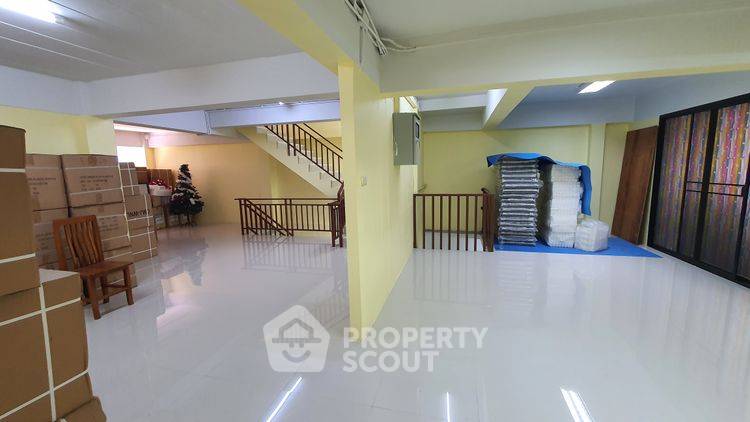 รูป ทาวน์เฮ้าส์ 6-ห้องนอน ใน ท่าข้าม (ID 2432650) - รูปที่ 3/12