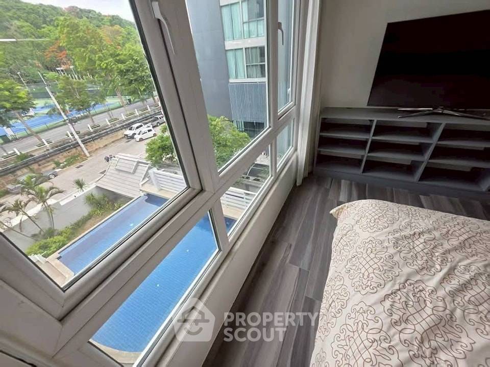 picture 2-BR Condo at The Lofts Phratumnak Condominium close to Phratamnak (ID 2452378) - 12/16