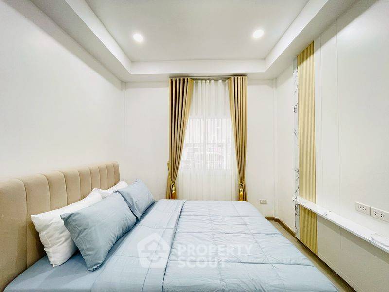 รูป ทาวน์เฮาท์ 3-ห้องนอน ใกล้ พัทยาตะวันออก (ID 2111950) - รูปที่ 15/16