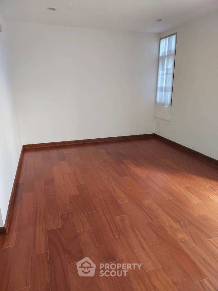 รูป ทาวน์เฮาท์ 4-ห้องนอน ใกล้ MRT ภาษีเจริญ (ID 2024917) - รูปที่ 8/9