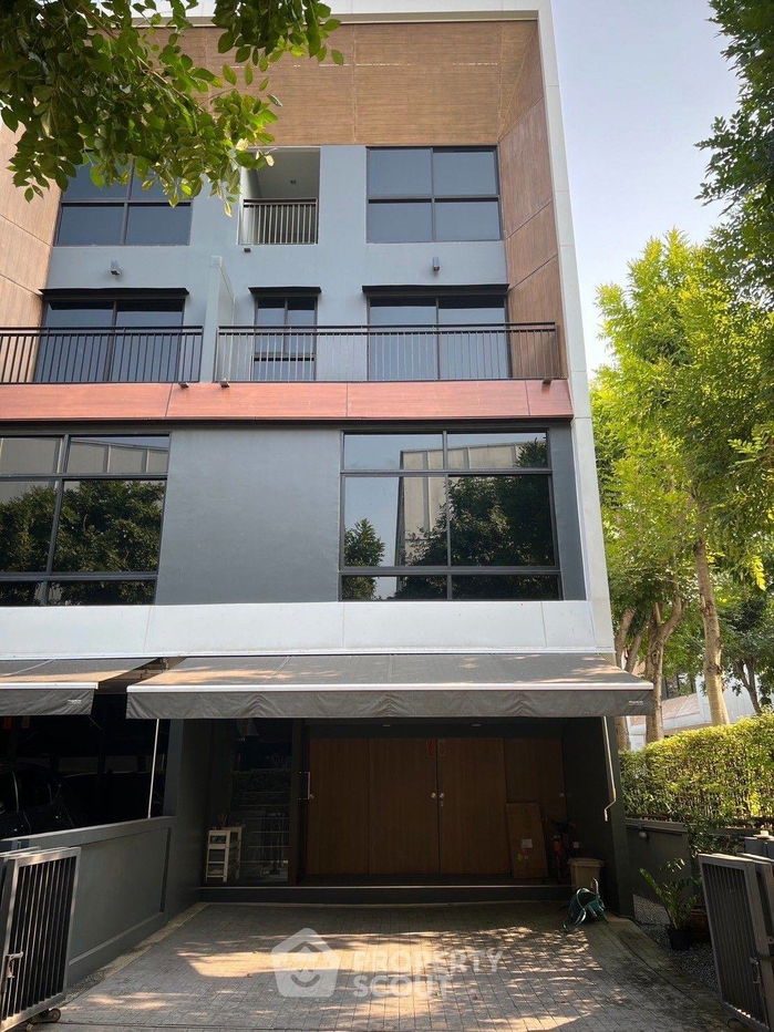 รูป ทาวน์เฮาท์ 3-ห้องนอน ใน ช่องนนทรี (ID 2015848) - รูปที่ 2/22