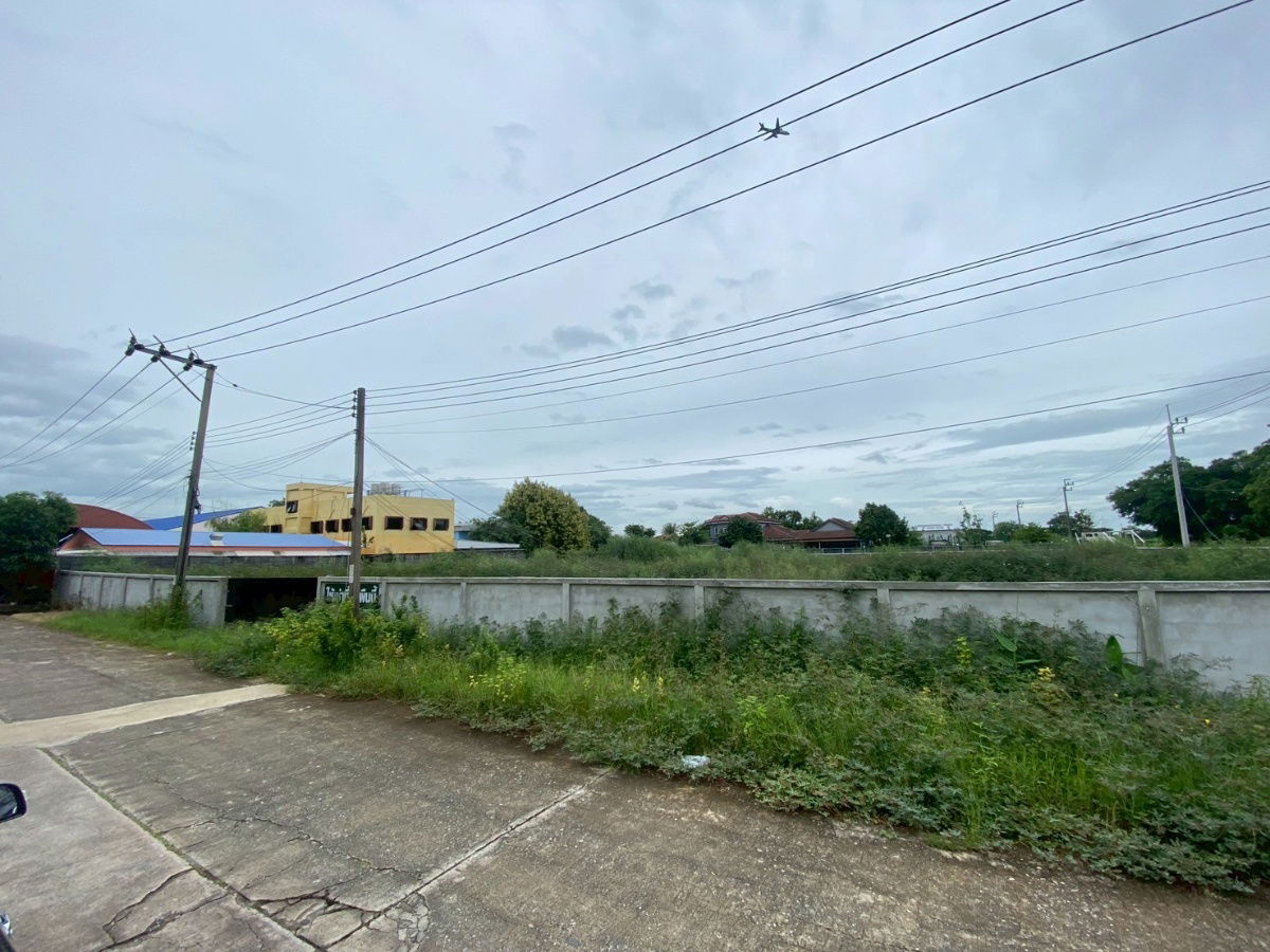 picture Land for rent on Soi Suwinthawong 24, Minburi, 35,000 baht/month💥 - 10/11