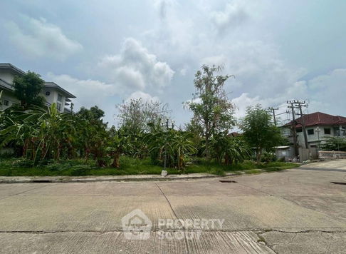 896 m² Land for Sale in Saphan Sung (ID 2103179)