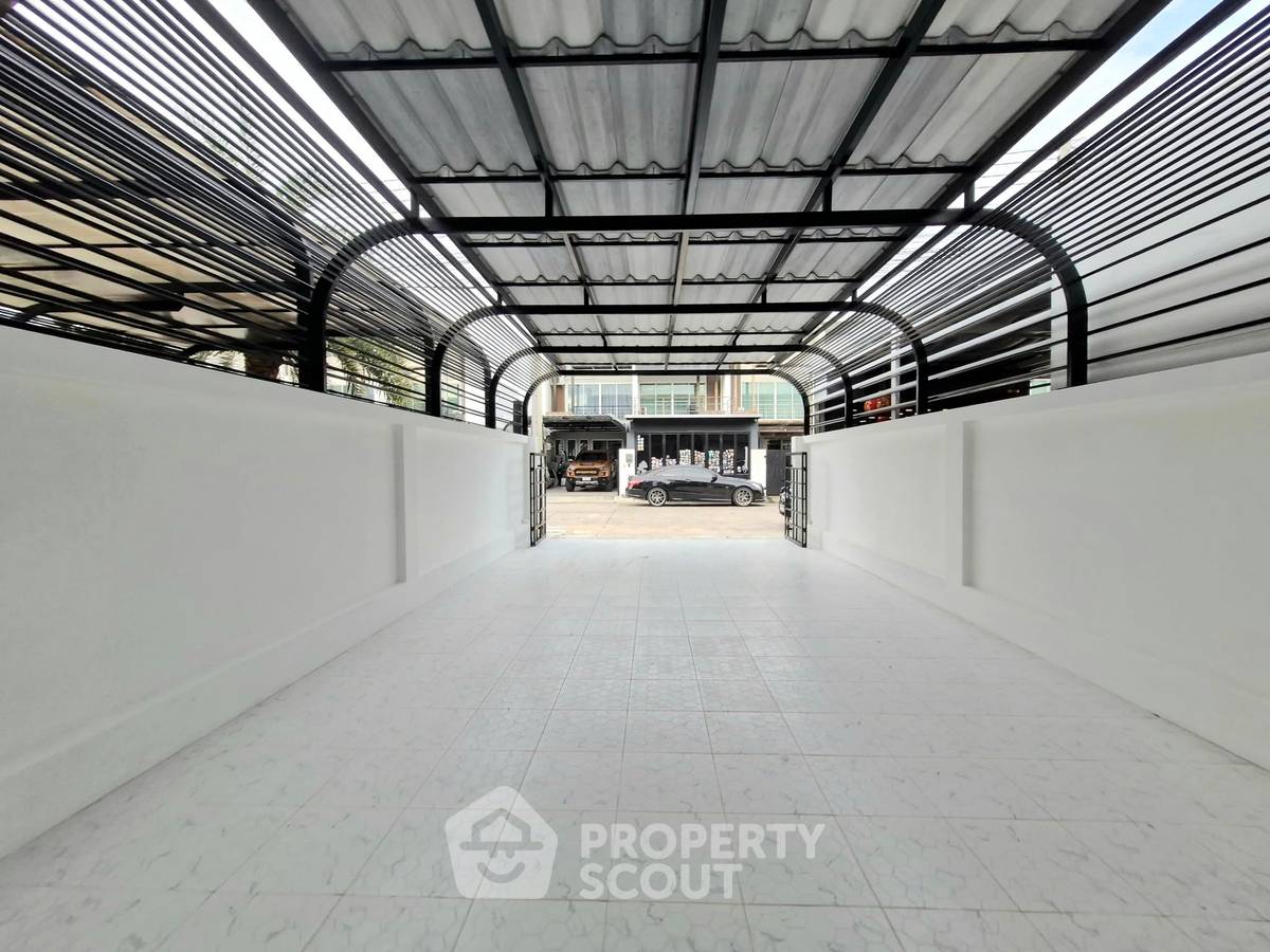 รูป ทาวน์เฮาท์ 2-ห้องนอน ใกล้ พัทยาตะวันออก (ID 2144294) - รูปที่ 16/16