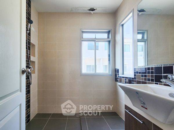 รูป ทาวน์เฮาท์ 4-ห้องนอน ใน บางขุนกอง (ID 2028251) - รูปที่ 14/16