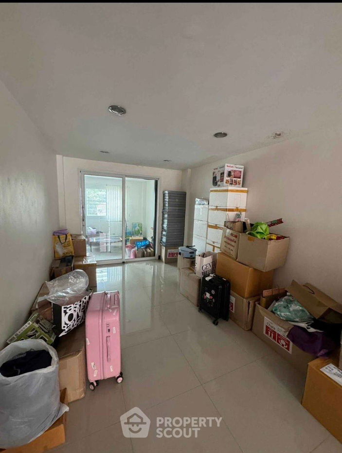 รูป ทาวน์เฮาท์ 3-ห้องนอน ใน ลาดพร้าว (ID 2065274) - รูปที่ 8/12