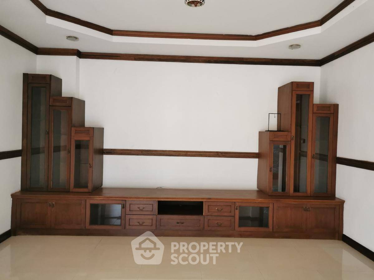 รูป บ้าน 4-ห้องนอน ใน สุรศักดิ์ (ID 1819691) - รูปที่ 3/21