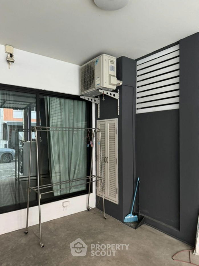 รูป ทาวน์เฮาท์ 4-ห้องนอน ใกล้ กรุงเทพกรีฑา (ID 1902013) - รูปที่ 3/39