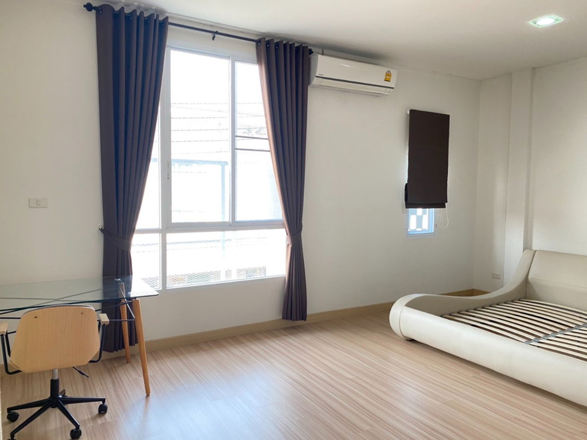 picture Two-story townhouse for sale 3 bedrooms 3 bathrooms and 1 parking. - 9/15