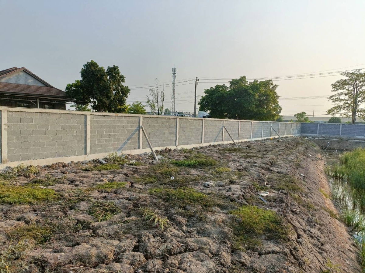 picture Land for rent on Soi Suwinthawong 24, Minburi, 35,000 baht/month💥 - 7/11