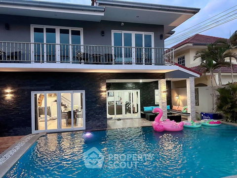 7-BR Villa close to Pattaya (ID 2106875)