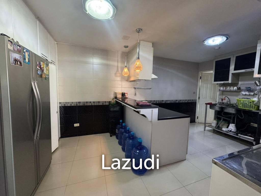 picture Spacious 4-Bed Condo in Bangkok Garden, Yannawa - 8/9