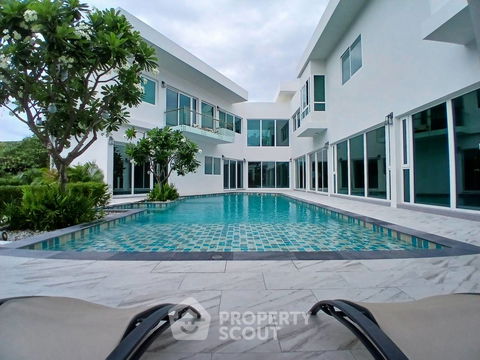 วิลล่า 6-ห้องนอน ใกล้ เดอะ เวเนเซีย (ID 1538958)