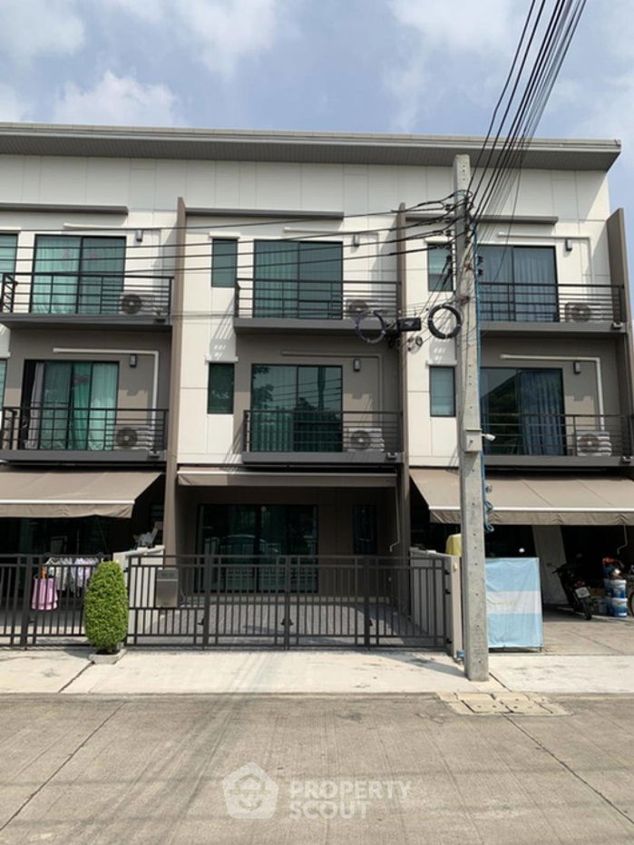 รูป ทาวน์เฮาท์ 3-ห้องนอน ใน ท่าแร้ง (ID 1996232) - รูปที่ 1/18