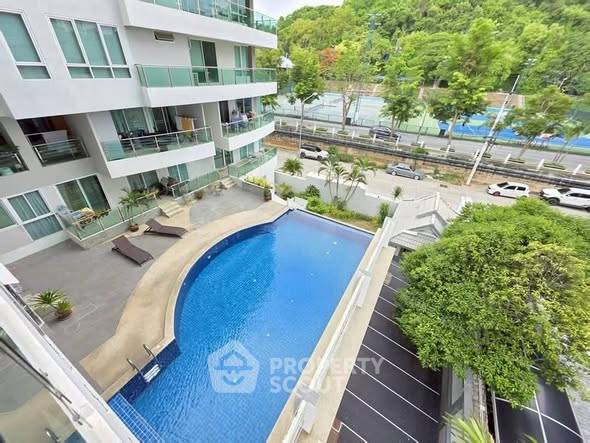 picture 2-BR Condo at The Lofts Phratumnak Condominium close to Phratamnak (ID 2452378) - 1/16