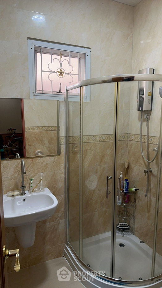 รูป บ้าน 2-ห้องนอน ใกล้ เดอะ เวเนเซีย (ID 2185043) - รูปที่ 3/9