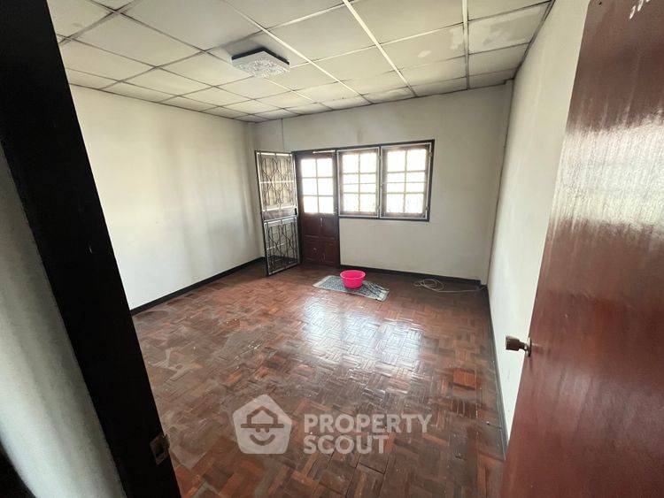 picture 3-BR Townhouse in Sai Mai (ID 2430968) - 6/12