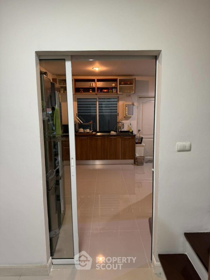 รูป ทาวน์เฮาท์ 4-ห้องนอน ใกล้ กรุงเทพกรีฑา (ID 1902013) - รูปที่ 7/39