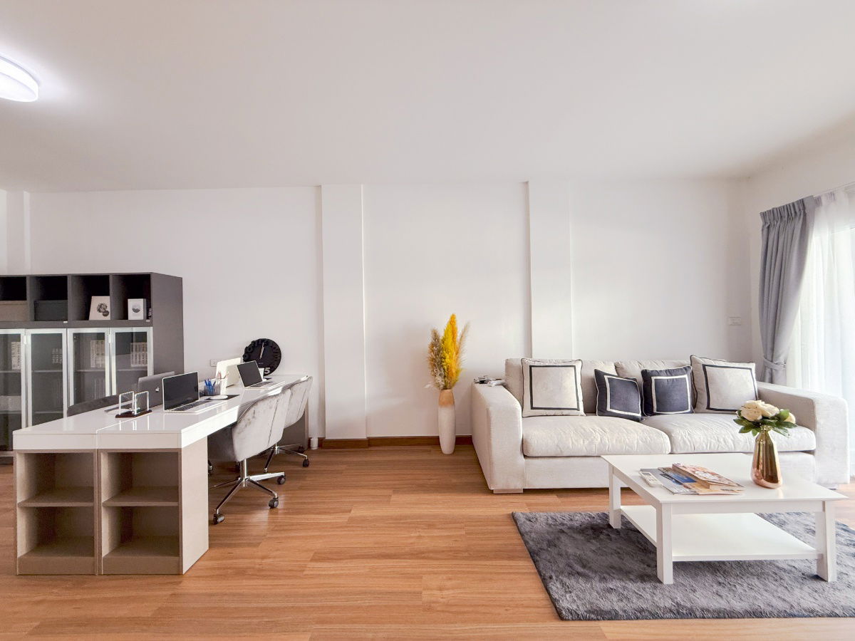 รูป ขายบ้านพร้อมอยู่ทาวน์โฮมใหม่ 3 ชั้น เดอะ ริช บิซโฮม สุขุมวิท 105 ใกล้ BTS สถานีลาซาล 450 เมตร - รูปที่ 3/7