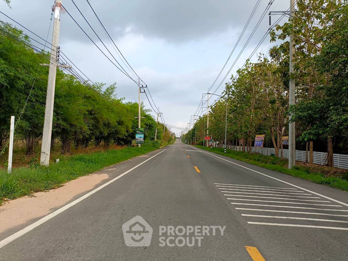 รูป ที่ดินสำหรับปล่อยขาย 7,819.2 ตารางเมตร แถว ใน หนองปลาไหล (ID 2138311) - รูปที่ 2/4