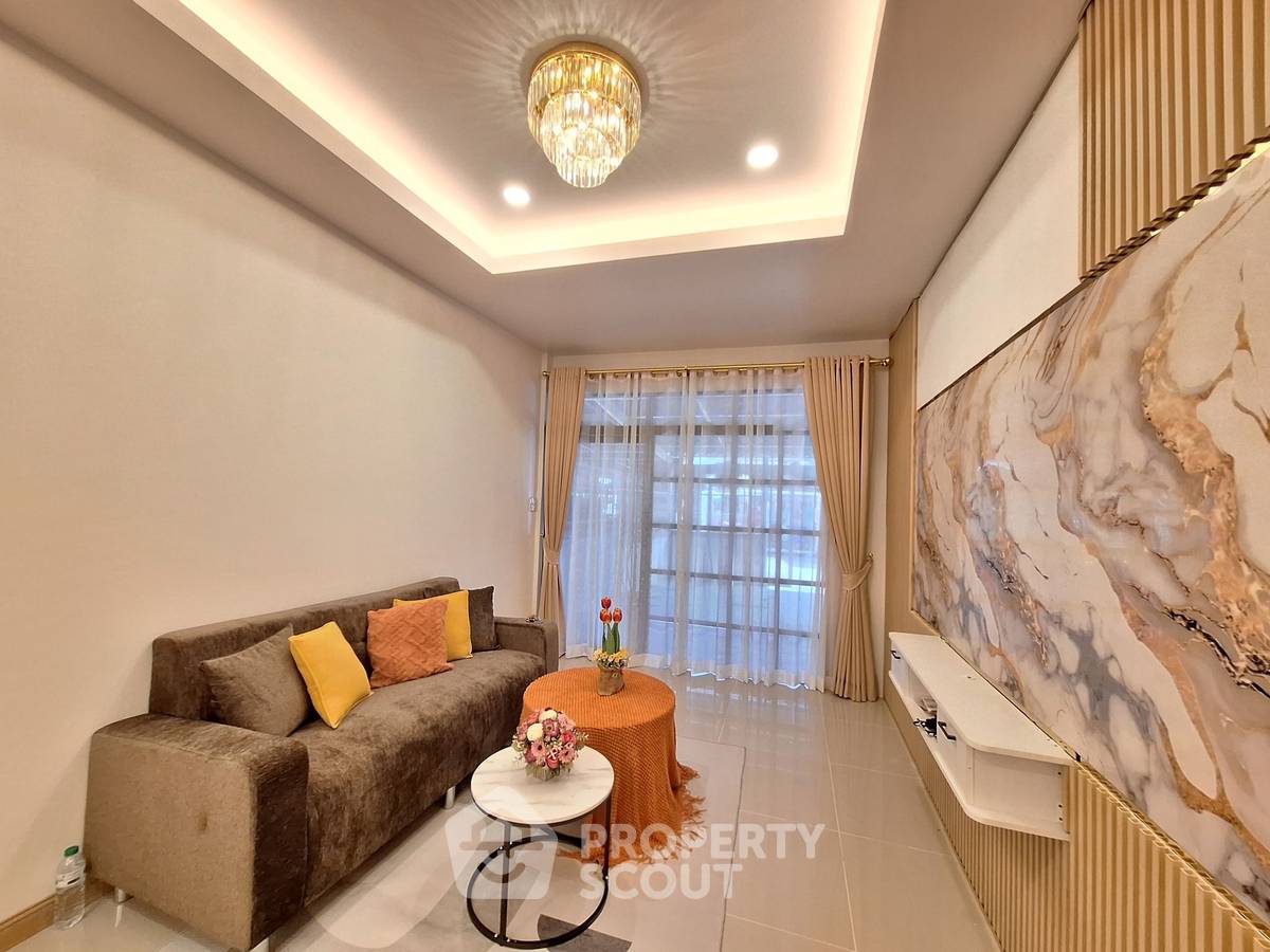 รูป ทาวน์เฮาท์ 2-ห้องนอน ใกล้ พัทยาตะวันออก (ID 2099785) - รูปที่ 2/13