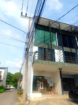 Townhouses for sale Bueng Kum : 3-BR Townhouse in Khlong Kum (ID 1696548)