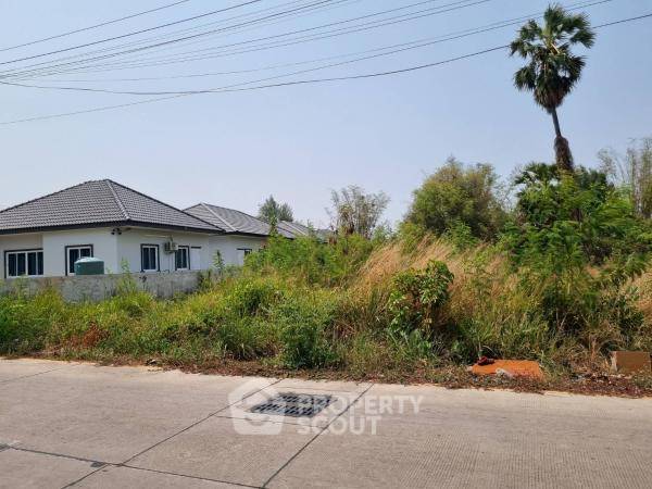 รูป ที่ดินสำหรับปล่อยขาย 1,078 ตารางเมตร แถว ใน หนองไม้แดง (ID 2007408) - รูปที่ 2/3