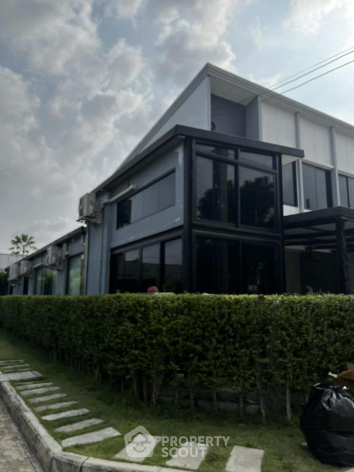 รูป ทาวน์เฮาท์ 5-ห้องนอน ใกล้ ท่าอากาศยานสุวรรณภูมิ (ID 1712618) - รูปที่ 1/23