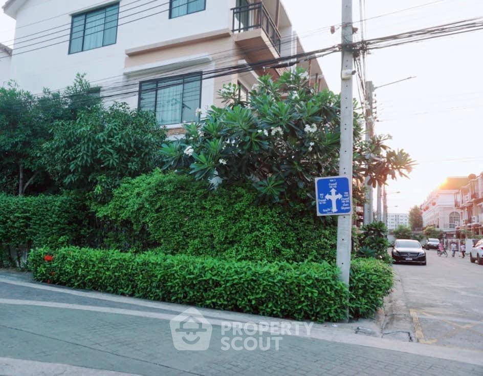 รูป ทาวน์เฮาท์ 3-ห้องนอน ใกล้ ARL หัวหมาก (ID 1857053) - รูปที่ 3/9