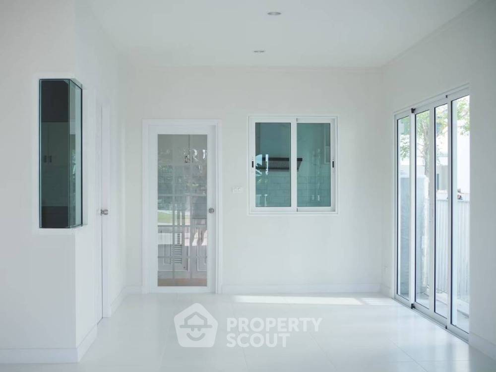 รูป ทาวน์เฮาท์ 4-ห้องนอน ใน หลักสอง (ID 1596511) - รูปที่ 2/7