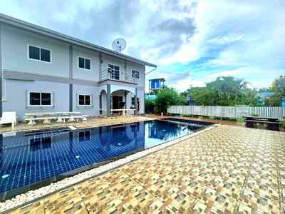 กิจการ ชลบุรี : ขายกิจการรีสอร์ท ทำเลดี ใกล้ชายหาดบางเสร่ สัตหีบ ชลบุรี 