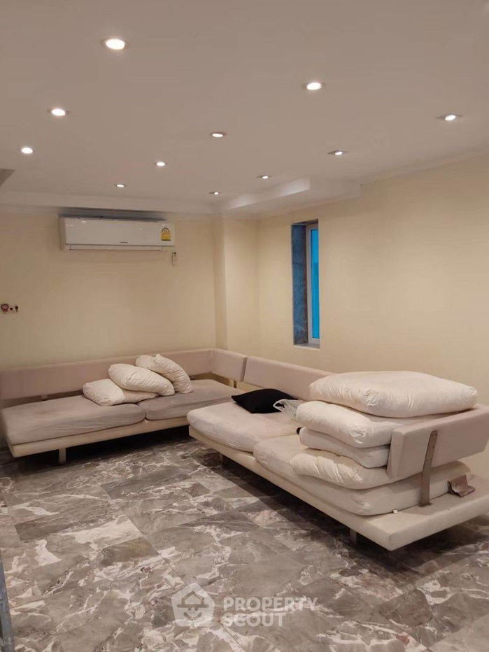 picture 2-BR House close to Pattaya South (ID 2146680) - 3/11