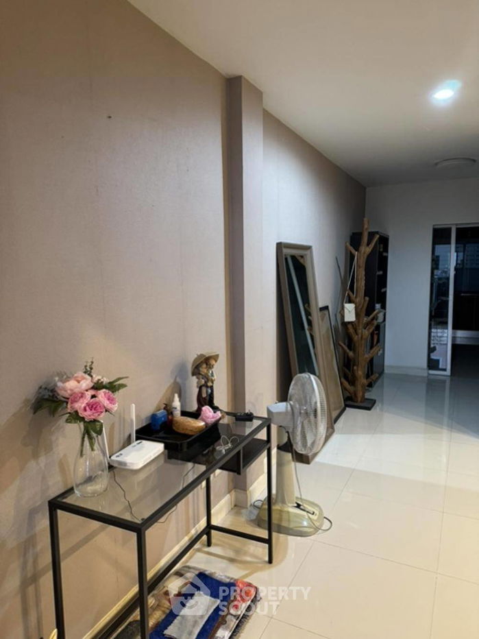 รูป ทาวน์เฮาท์ 4-ห้องนอน ใกล้ กรุงเทพกรีฑา (ID 1902013) - รูปที่ 6/39