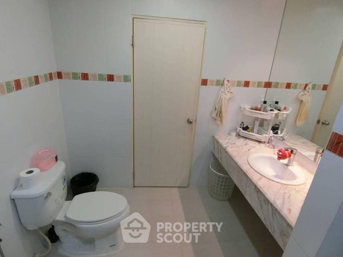 picture 2-BR Condo at Country Complex Bangna near BTS Bang Na (ID 1267410) - 9/33