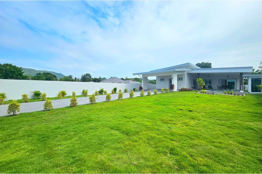 picture [920601001-693] Spacious Family Villa, 3 Bed 3 Bath in Hua Hin Soi 70 For Sale - 4/44