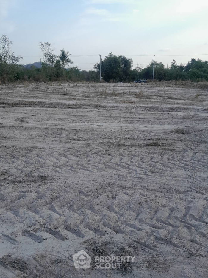 รูป ที่ดินสำหรับปล่อยขาย 3,200 ตารางเมตร แถว ใน หนองแก (ID 2064690) - รูปที่ 6/7