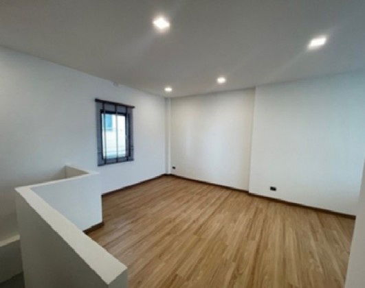 รูป ให้เช่าทาวน์โฮม / Home Office 3.5 ชั้น ลาดพร้าว 71 ซอยนาคนิวาส 37 / แอร์ทั้งอาคาร / จอดรถ 2-3 คัน / เป็นสำนักงานได้ จดบริษัทได้ - รูปที่ 6/10