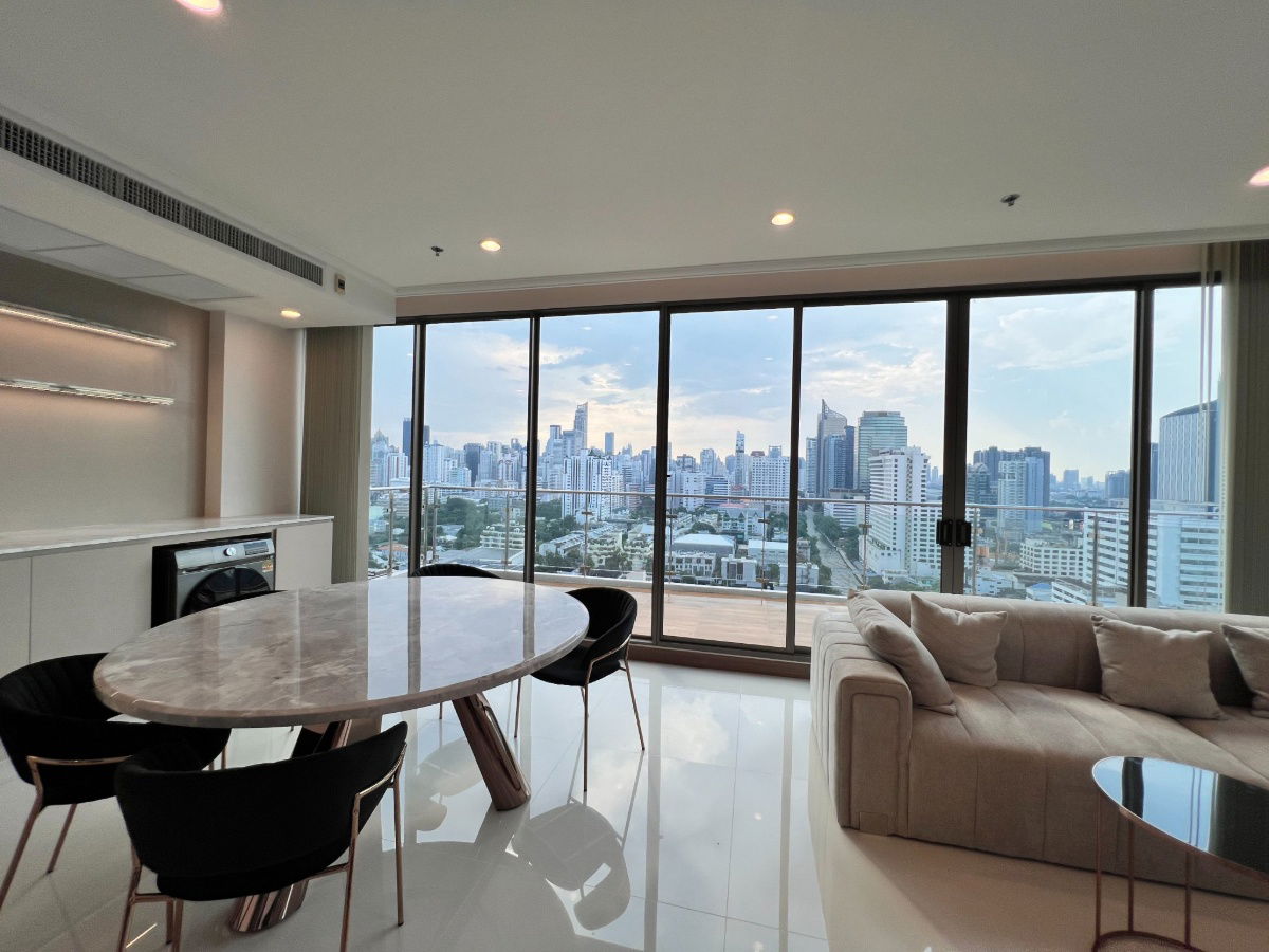 picture Supalai Oriental Sukhumvit 39: Experience Luxurious Living in the Heart of the City with Complete Comfort - 1/13