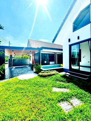 บ้านเดี่ยว ชลบุรี : ขายพลูวิลล่าพัทยา  สไตล์ Modern Luxury ใกล้อ่างเก็บน้ำมาบประชัน 