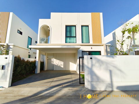 ให้เช่าบ้านเดี่ยวสองชั้น 3 ห้องนอน 3 ห้องน้ำ 1 ห้องครัว 2 ที่จอดรถ