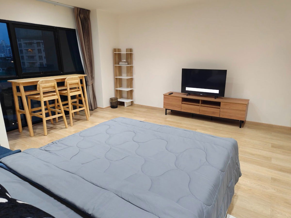 picture 🏢 For Rent | Sathorn Gardens 🚇 BTS Sala Daeng 💰 20,000 THB/month 📋 Code: RS3763 - 3/10