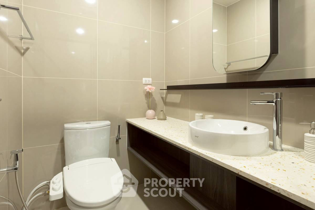 picture 2-BR Condo at XT Huaikhwang near MRT Huai Khwang (ID 2455272) - 10/17