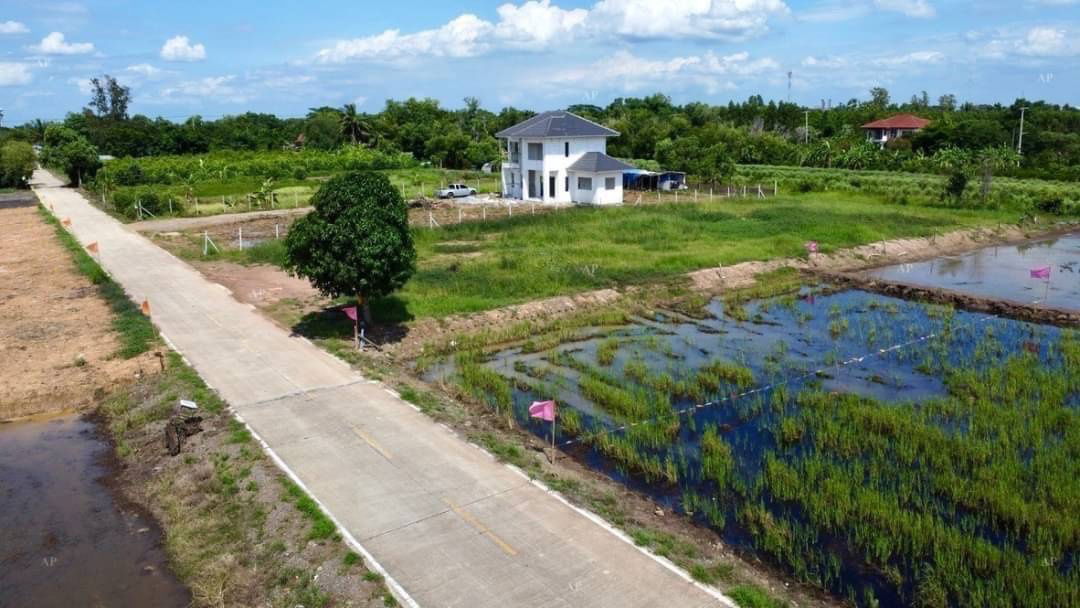 รูป ที่ดินติดถนน2ด้านค10หนองเสือปทุมธานี1ไร่2700000คอนกรีต8มถนนรังสิตนครนายกคาเฟ่แกะบัว650รพ.หนองเสือ300มอำเภอ1.1กมโฉนดพร้อมโอน - รูปที่ 1/19