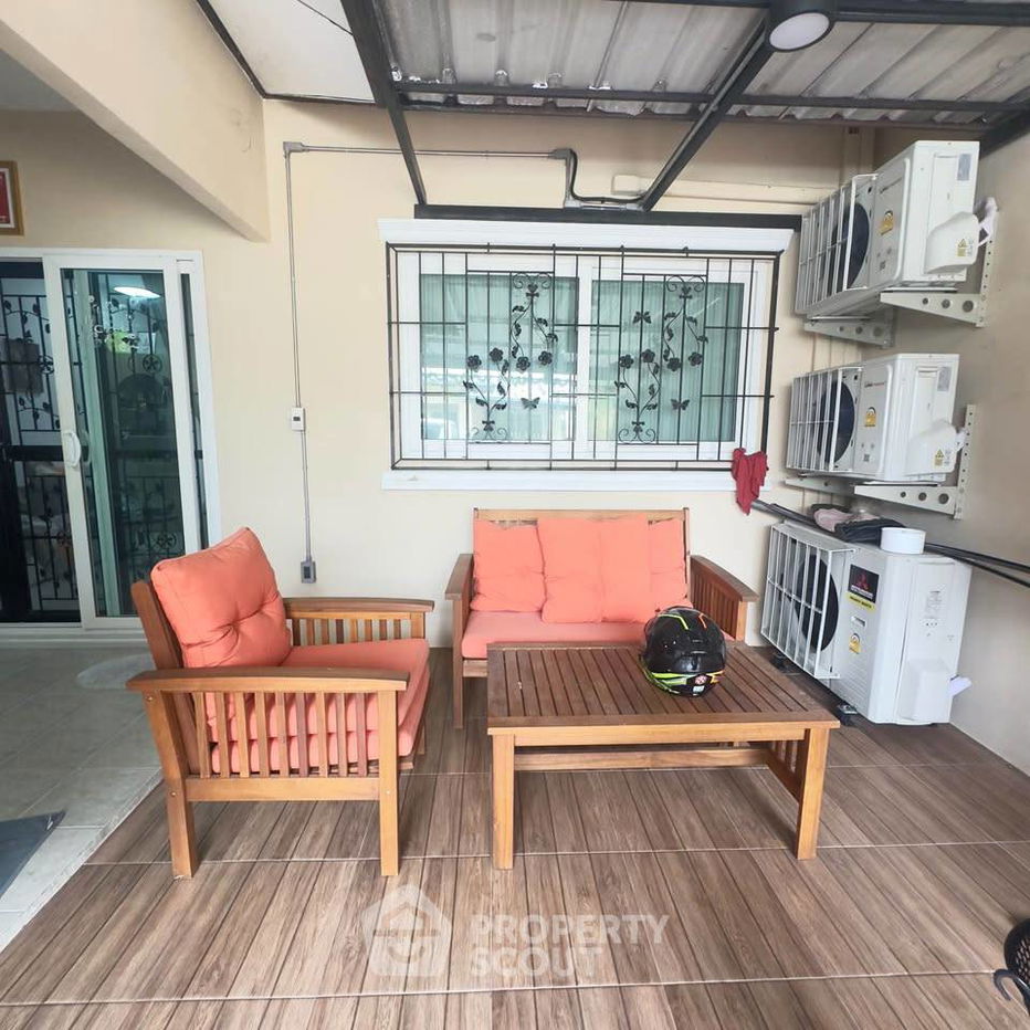 รูป ทาวน์เฮาท์ 2-ห้องนอน ใกล้ พัทยาตะวันออก (ID 2146462) - รูปที่ 2/11