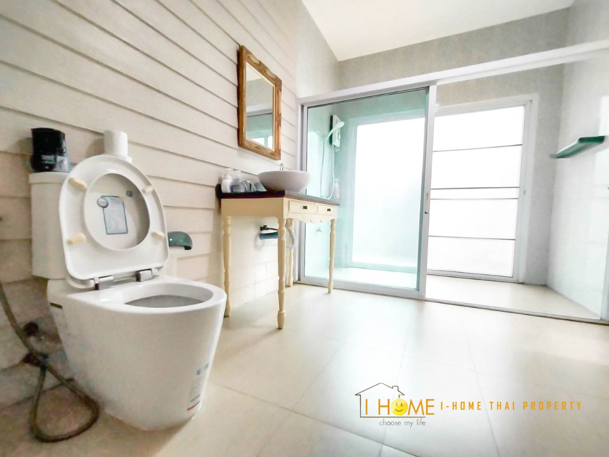 รูป ให้เช่าบ้านเดี่ยว 2 ชั้น 6 ห้องนอน 6 ห้องน้ำ 1 ห้องครัว 2 ที่จอดรถ - รูปที่ 6/17