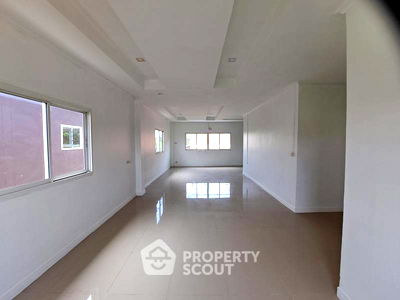 Townhouses for sale Prasert Manukit Road : 3-BR Townhouse in Nawamin (ID 1837070)